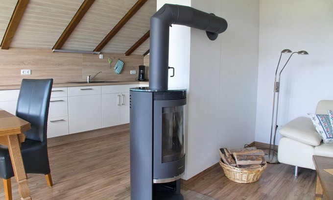 Fladungen Appartement | Ferienwohnung für bis zu Drei Personen mit Kachelofen und Balkon