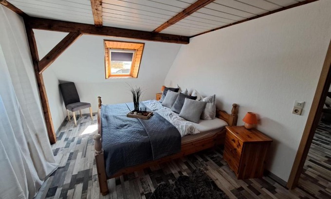 Hessenburg Appartement | Ferienwohnung Feldblick