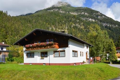 Vorderhornbach Appartement | Ferienwohnung Frauenschuh