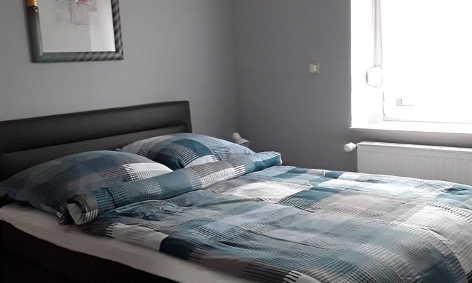 Zerf Appartement | Ferienwohnung Gouverneur - Appartement/fewo, Dusche und Bad, WC, Nichtraucher
