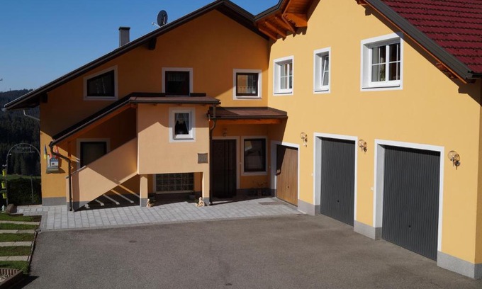 Dorfstetten Appartement | Ferienwohnung Höbart