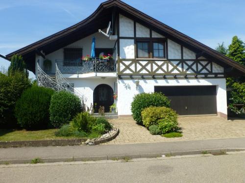 Oberrimsingen Appartement | Ferienwohnung Hufenus