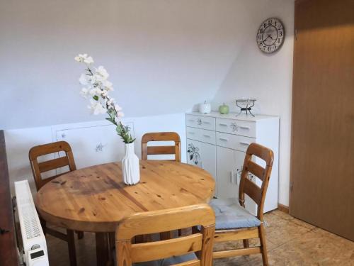 Emden Appartement | Ferienwohnung Haus Am Wasser In Emden