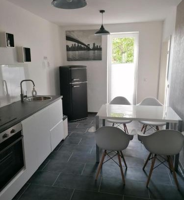 Blumenberg Appartement | Ferienwohnung II Sarrebriese