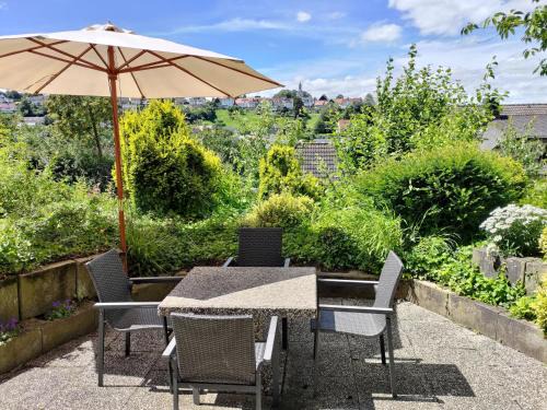 Bad Wuennenberg Appartement | Ferienwohnung "Kirchblick" im Ferienhaus Blumenhain