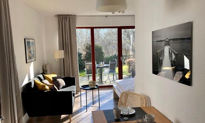 Gustow Appartement | Ferienwohnung-Klaus-Stoertebeker-mit-Sonnenterrasse-Garten-zwischen-Strand-Wald-und-Wiese