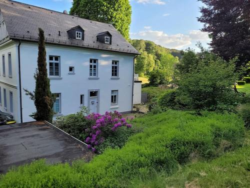 Halver Appartement | Ferienwohnung Landidyll, Whirlpool, Minipigs, Ponys, Familien
