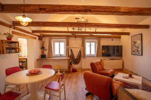 Zittau Appartement | Ferienwohnung Landscapeapartment, 46qm Individual Fewo mit Fernblick ins Zittauer Gebirge, Ferienapartment im historischen Altstadtkern Zittau