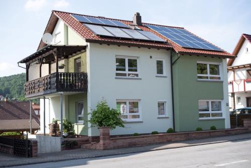 Grossheubach Appartement | Ferienwohnung Münch mit Balkon