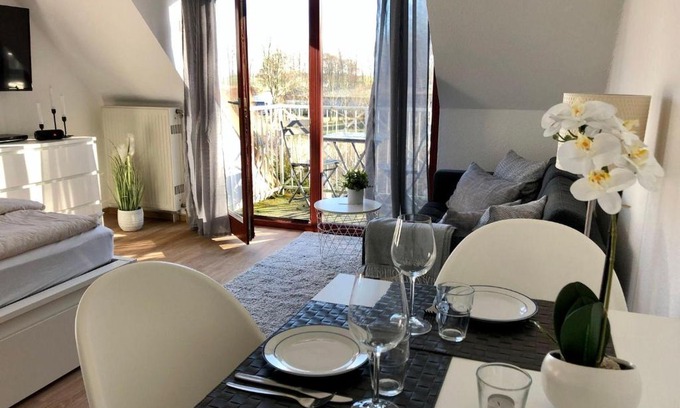 Gustow Appartement | Ferienwohnung-Mary-Poppins-mit-Balkon-zwischen-Strand-Wald-Wiese-im-Suedosten-der-Insel-Ruegen