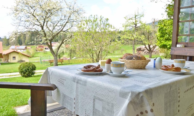 Arnbruck Appartement | Ferienwohnung mit 2 Schlafzimmern und Terrasse