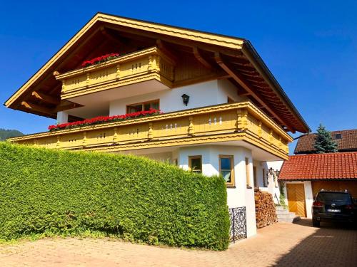 Unterammergau Appartement | Ferienwohnung mit Bergblick