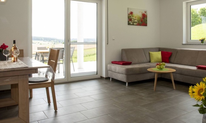 Laichingen Appartement | Ferienwohnung Mohnblume, 57 qm, 2 Schlafzimmer, Südterrasse, max. 4 Personen