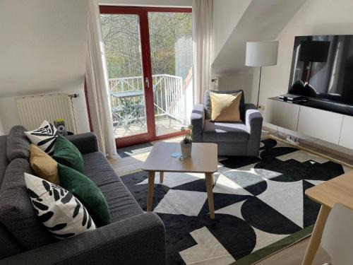 Gustow Appartement | Ferienwohnung-Nils-Holgerson-mit-Balkon-zwischen-Strand-Wald-Wiese-im-Suedosten-der-Insel-Ruegen