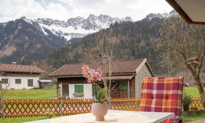 Hinterstein Appartement | Ferienwohnung Rauhorn mit Terrasse - Haus Angelika