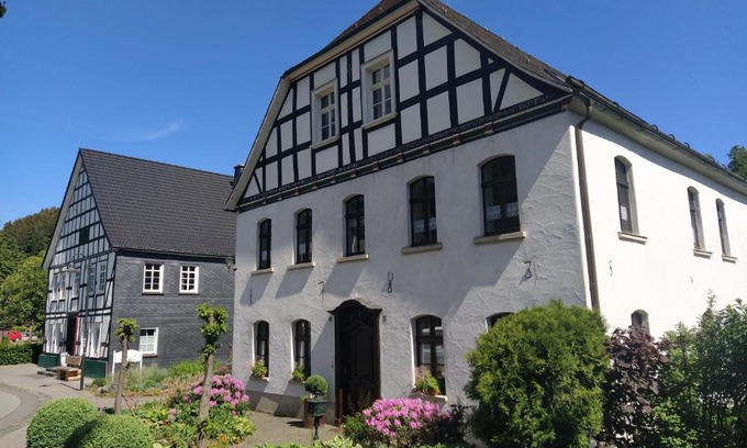 Bilstein Appartement | Ferienwohnung Sauerland Burgfenster