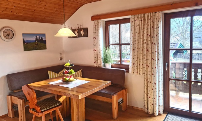 Aschau im Chiemgau Appartement | Ferienwohnung "Sommerflieder" 45 qm mit extra Schlafzimmer und Balkon