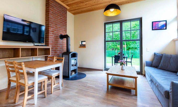 Steffenshagen Appartement | Ferienwohnung Sonne mit Terrasse, Kamin und Garten - Ferienhaus Sonne, Mond und Sterne bei