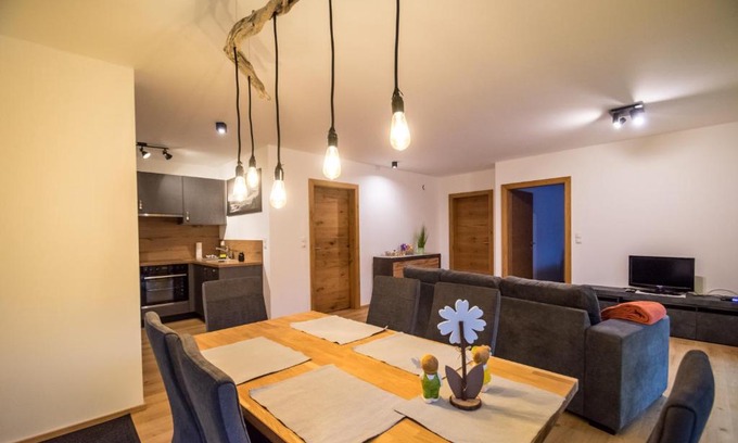 Trins Appartement | Ferienwohnung Strickner