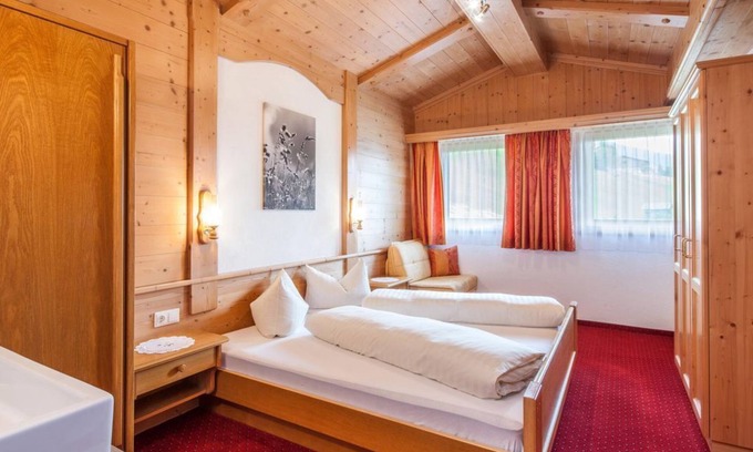 Wenns Appartement | Ferienwohnung Tschirgant - Ferienwohnungen Lechthaler