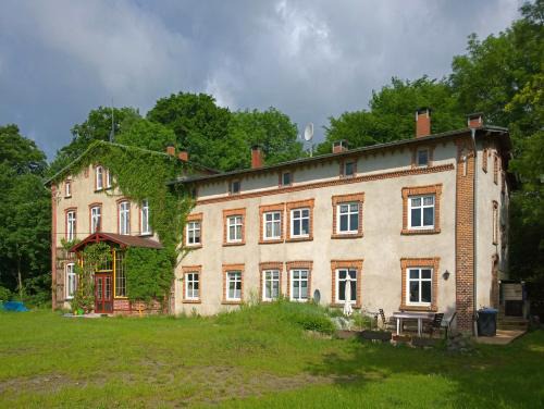 Lalendorf Appartement | Ferienwohnung und Gästezimmer im Gutshaus Alt-Krassow