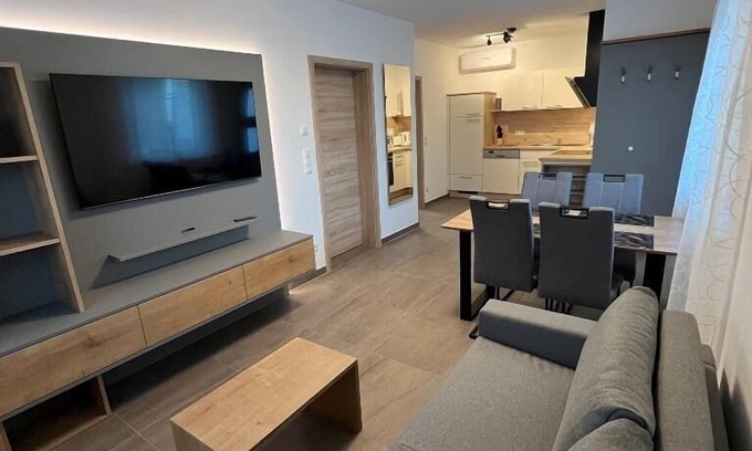 Sinzing Appartement | Ferienwohnung Villa Bachfischer mit Blick ins Grüne