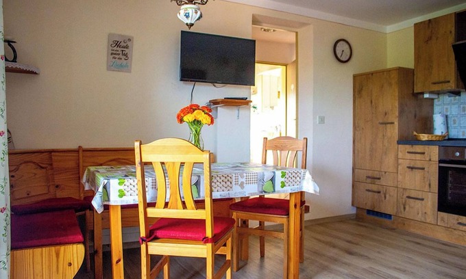 Kirchanschoring Appartement | Ferienwohnung Zwiesel, 50 qm, 2 Schlafzimmer, 4 Personen und Kinderbett, Balkon mit Bergblick, Nichtraucher, Obergeschoß