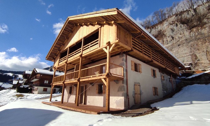 Le Grand-Bornand Appartement | Ferme ancienne 1876 rénovée, appartement neuf tout confort 8 personnes