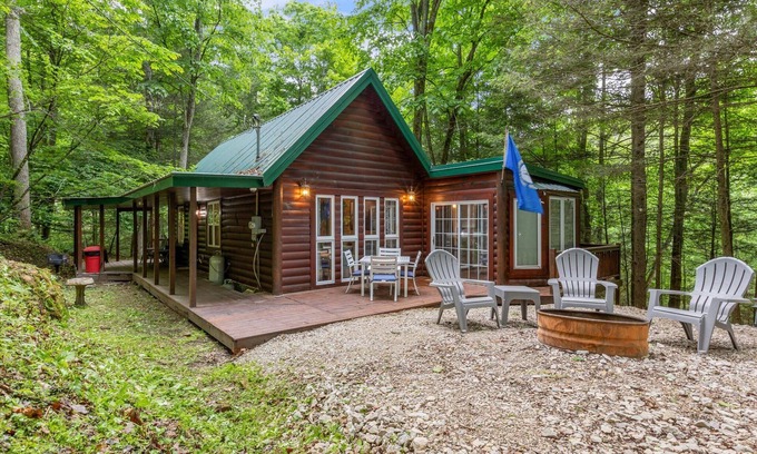 Saint Helens Cabine | Fern Gulley Cabin with Hot Tub, Pet Friendly, near DBBB / Hollerwood