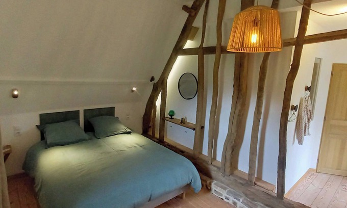 Angiens Lit Et Petit-Déjeuner | Fern room at Maison Silleron. Breakfast included. 5*