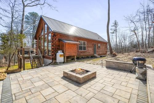 McArthur Maison | Fern Woods A modern take on Hocking Hills cabins