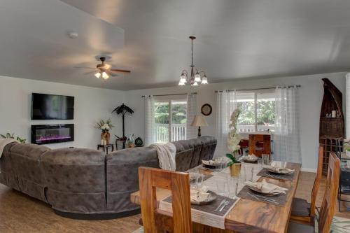 Royal Hawaiian Estates Maison | Ferns & Frogs Forest Hale home