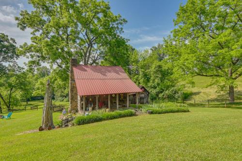 Smith River Maison | Ferrum Rustic Cabin in the Valley with Fire Pit