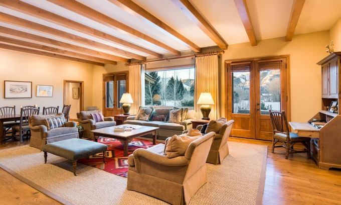 Elkhorn Maison | Historique Harriman Cottage situé sur le lac Sun Valley avec une vue imprenable sur Bald Mountain