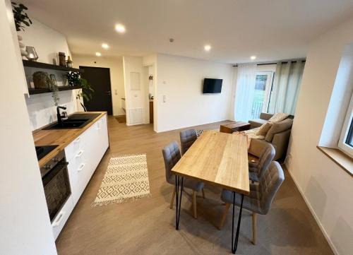 Reichshof Appartement | FeWo Anders - Neubau mit Balkon im Bergischen Land