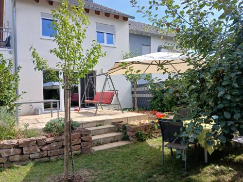 Altlussheim Appartement | Fewo Gartenblick Altlußheim - Netflix- parken - Küche - Klimaanlage - Shuttle zum Hockenheimring
