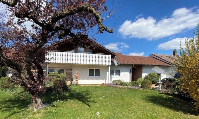 Bad Waldsee Appartement | FeWo339 - Cozy vacation apartment with large south-facing balcony. Pet friendly!