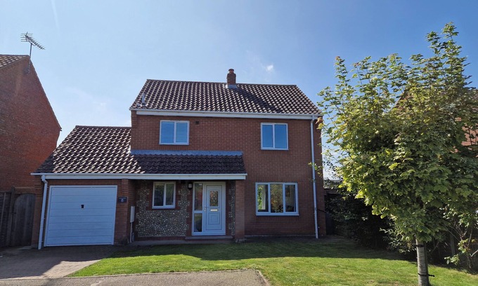 Bodham Maison | FIELD VIEW, family friendly, character holiday cottage in Sheringham