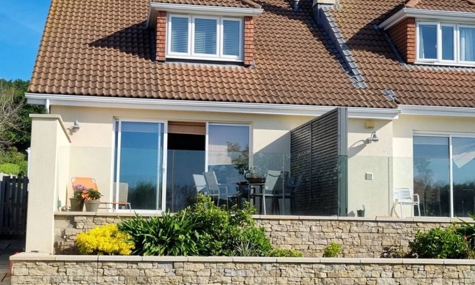 Saint Clement Maison | Field View, whole annexe