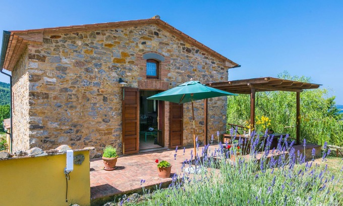 Castelnuovo di Val di Cecina Appartement | Fienile by Interhome
