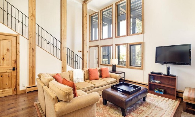 Aspen Maison | Fifth Avenue Unit 202, 2 Bedroom + Loft Condo, Huge Windows & Views. 2 Blocks to Skiing!