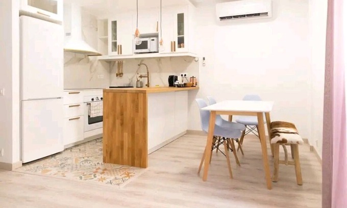 Figueres Appartement | Figueres Center A 4-minute walk from the Dalí Museum! Spirals Stairs Duplex terrace