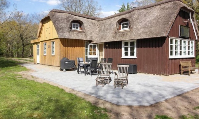 Tim Maison | "Fina" - 15km from the sea by Interhome