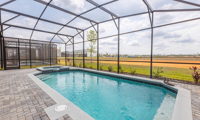 Four Corners Maison | Spacious 8-Bedroom Home in Clermont