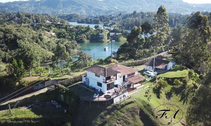Guatape Maison | Finca Alejandria