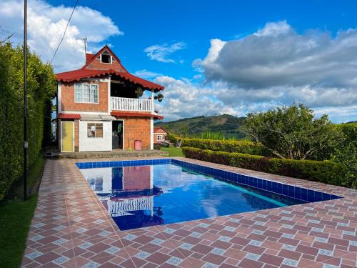 Yotoco Maison | Finca Cabaña con piscina cerca al Lago Calima