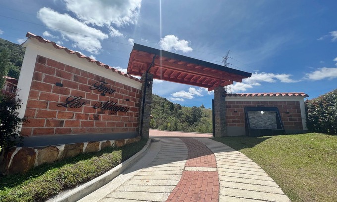 Guarne Maison | Finca de Lujo con Chimenea y Jacuzzi a 10 Min Autopista en Guarne