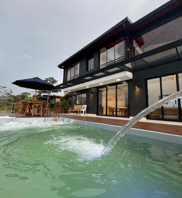 Guatape Maison | FINCA MONARCA