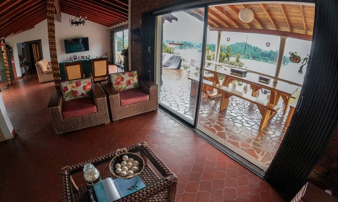 Guatape Maison | FINCA NUEVA ZELANDA By Gandolfo LAKE VIEW FOR 15 PEOPLE