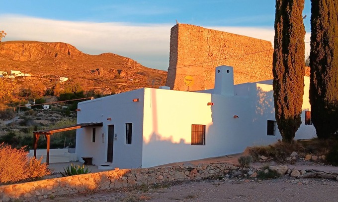 Huebro Maison | Finca-piscine privée-emplacement très calme-usage unique-idéal pour les familles